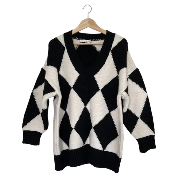 NWOT. Mango Rhombus Pattern Knit V-Neck Sweater. Black and White. Size: Medium - Picture 6 of 9